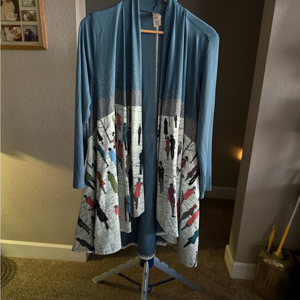 A walk in the Park Blue Women's cardigan Sweater jacket with Winter Scene. Size